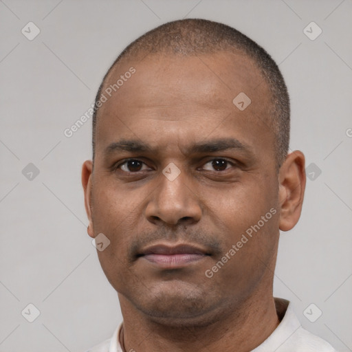 Neutral latino adult male with short  brown hair and brown eyes