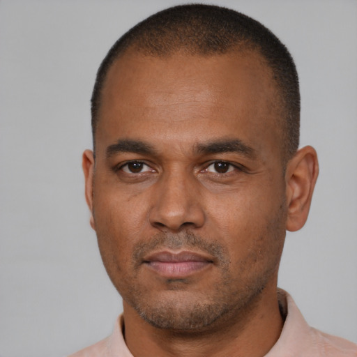 Neutral latino adult male with short  brown hair and brown eyes