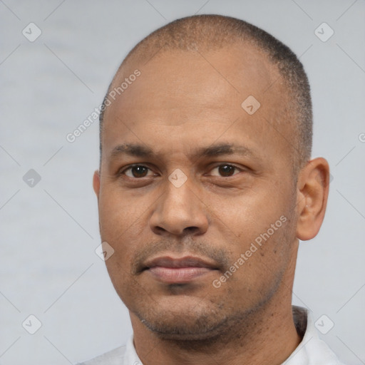 Neutral latino adult male with short  brown hair and brown eyes