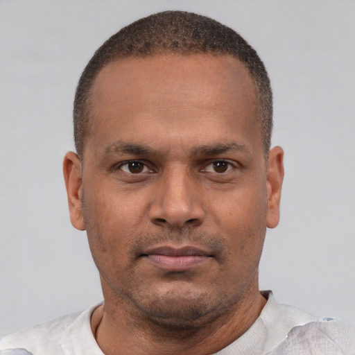 Neutral latino adult male with short  brown hair and brown eyes