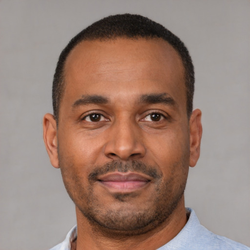 Neutral latino adult male with short  brown hair and brown eyes