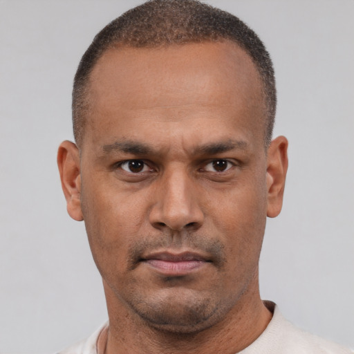 Neutral latino adult male with short  brown hair and brown eyes