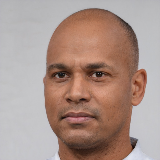Neutral latino adult male with short  brown hair and brown eyes