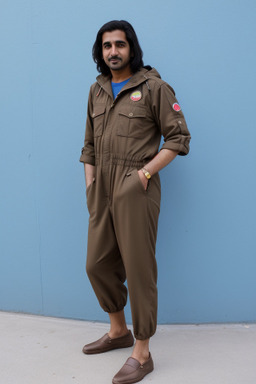 Emirati adult male with  brown hair